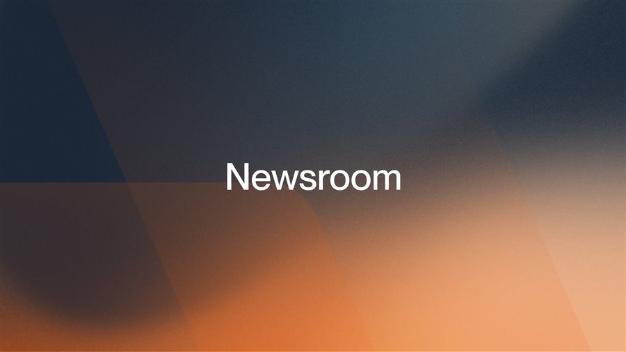 Immersive — centered example: Newsroom